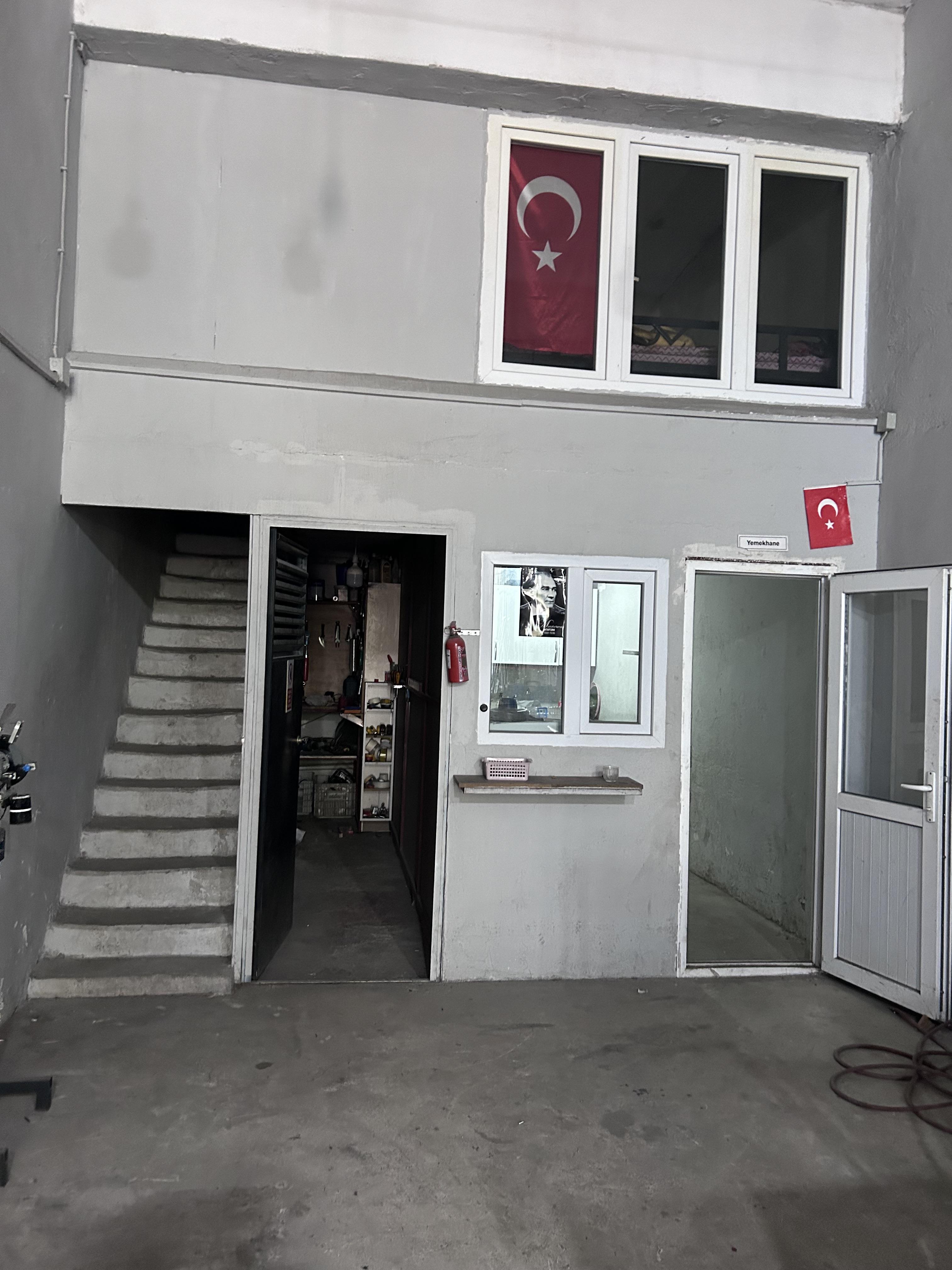 Antalya yeşil sanayide 175 metre kiralık dükkan