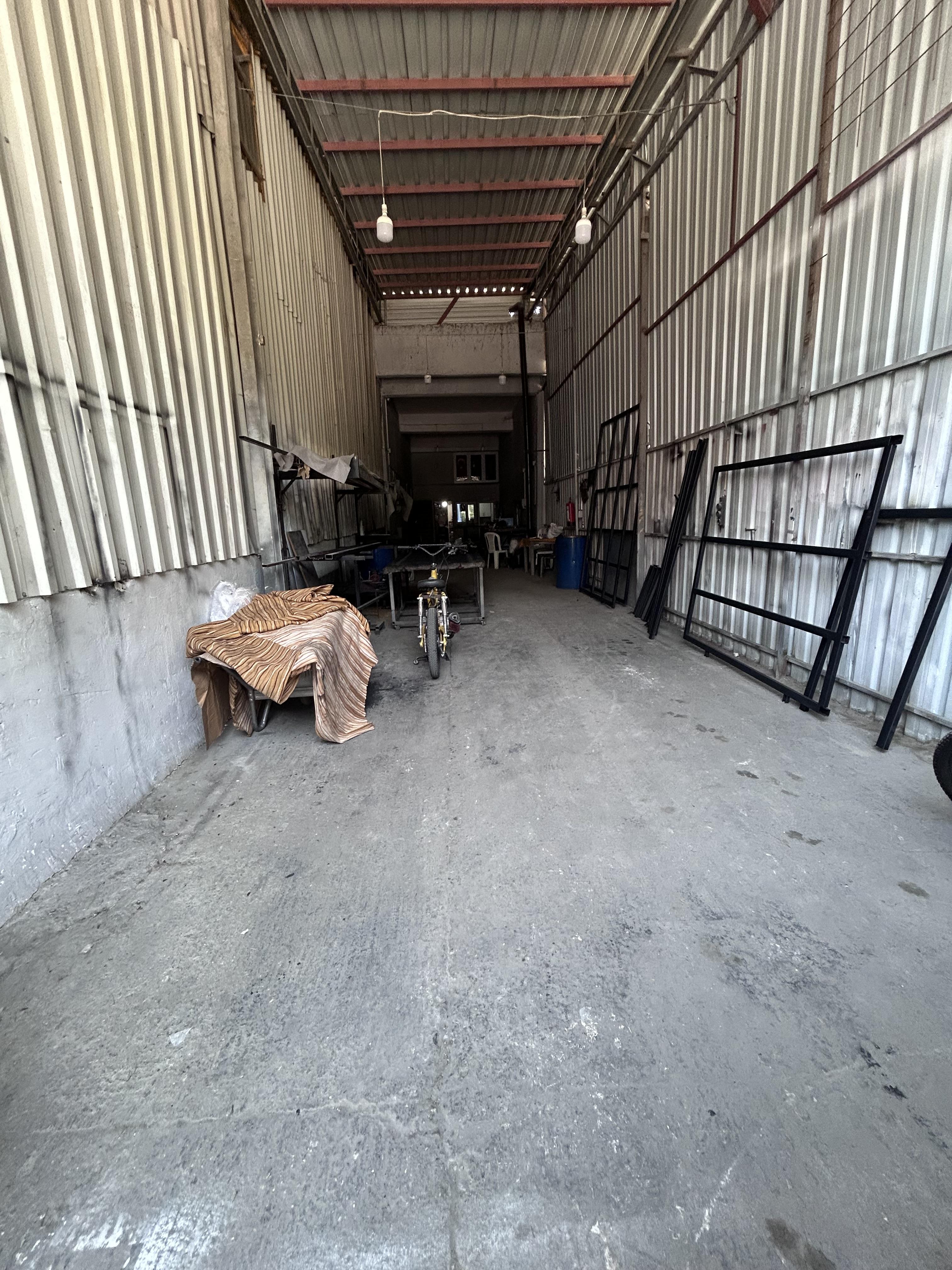 Antalya yeşil sanayide 175 metre kiralık dükkan